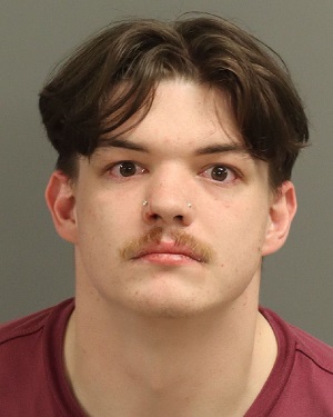 AARON DANIEL FORISKA Fotos y informacion de registros de registros publicos del condado de Wake County NC