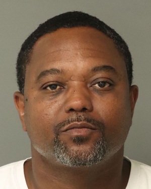 LAMONT ROBERTSON DERICK Photos - Images - Public Records / Public Information Report For LAMONT ROBERTSON DERICK